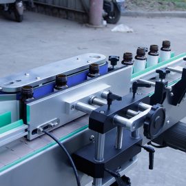 Automaatse vertikaalse ümmarguse pudeli kleebise märgistamise masina üksikasjad